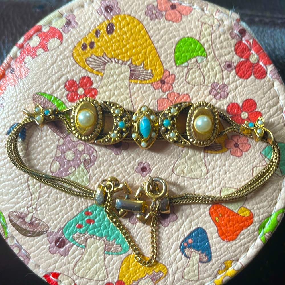 Goddess symbol vintage bracelet